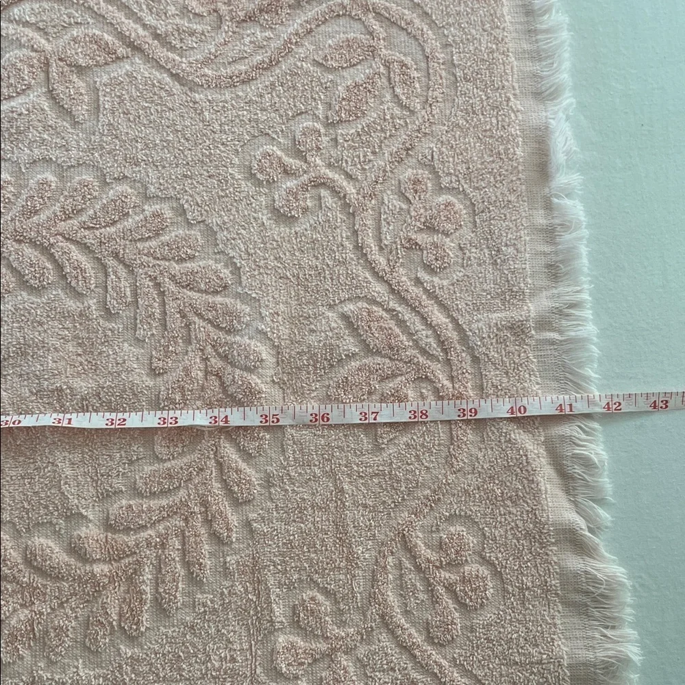Vintage Dundee Pink Cotton Towel Set Jacquard Wreath Design Fringed Ends